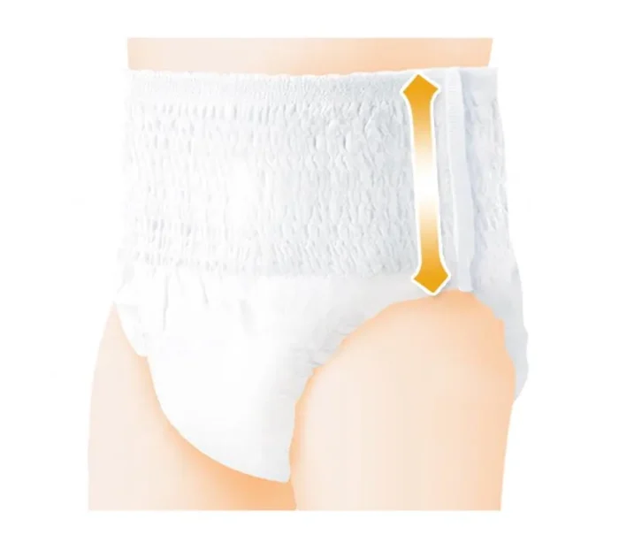 Isang sanggol na nakasuot ng Q-shape Baby Pants sa puting background.