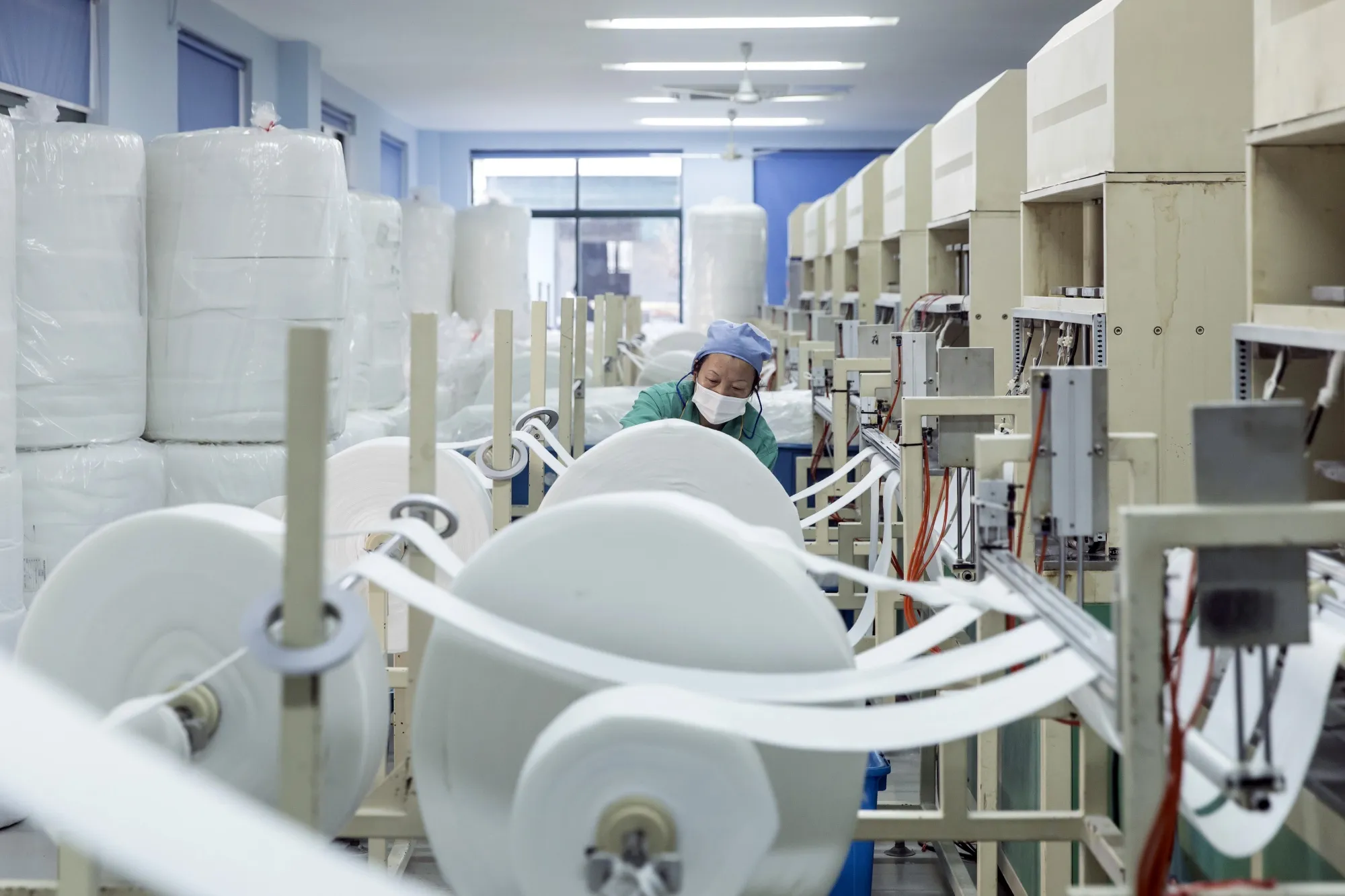 Fabricación de mascarillas en la fábrica de Huikang