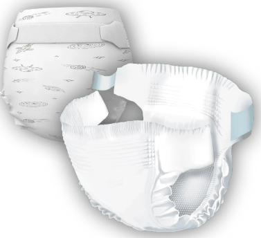 Dalawang puting baby diaper at diaper pant, ang isa ay nagpapakita sa harap na may mga pattern, ang isa ay nakabukas na nagpapakita ng interior.