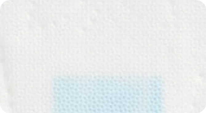 Bahagyang close-up ng sanitary napkin na may PE Fabric Material