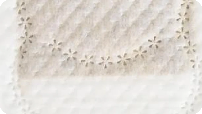 Bahagyang close-up ng sanitary napkin na may pattern na Large Pearl